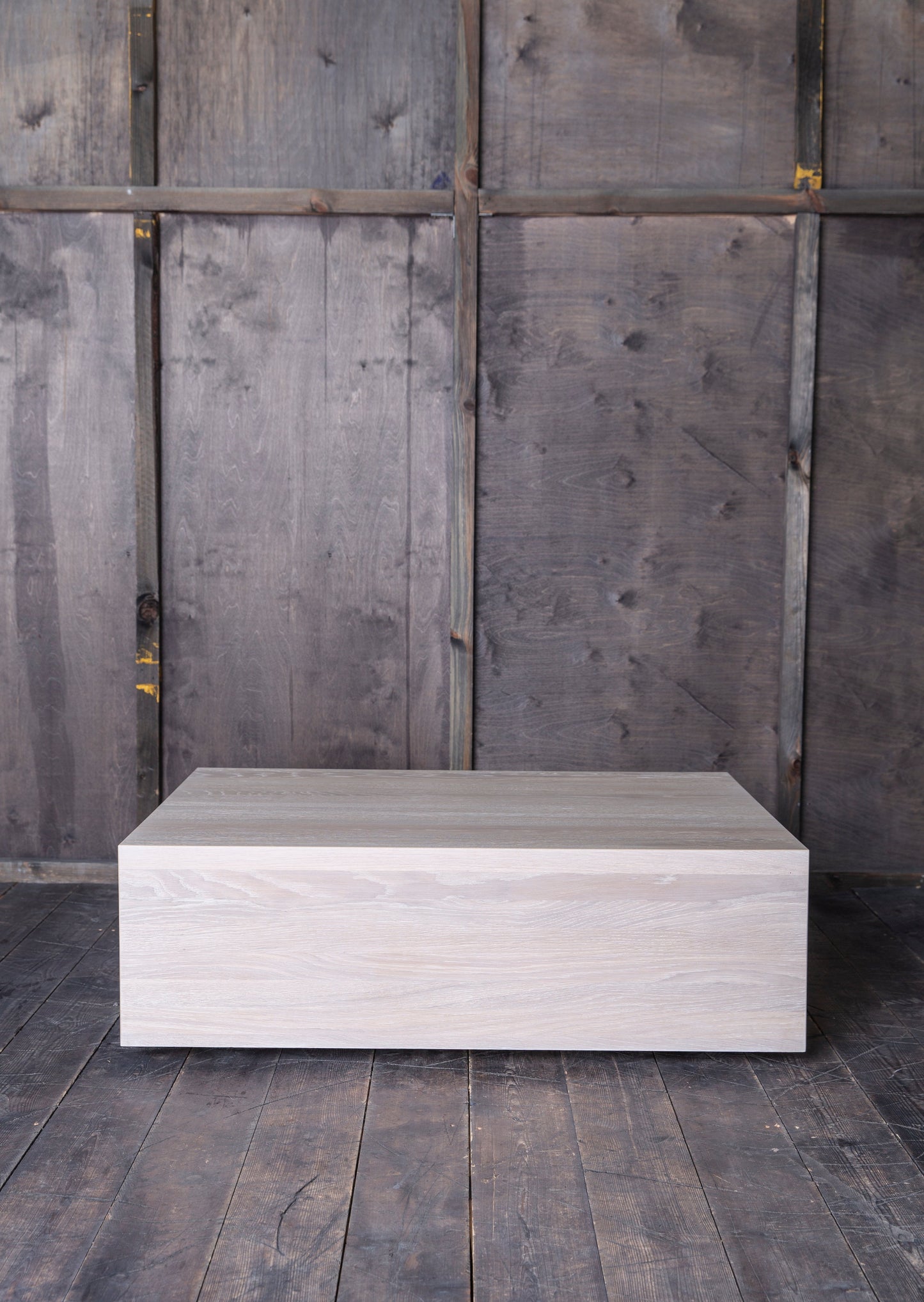 Sofabordet Kube med sin minimalistiske stil og utforming, er et godt valg for de som leter etter et moderne bord.