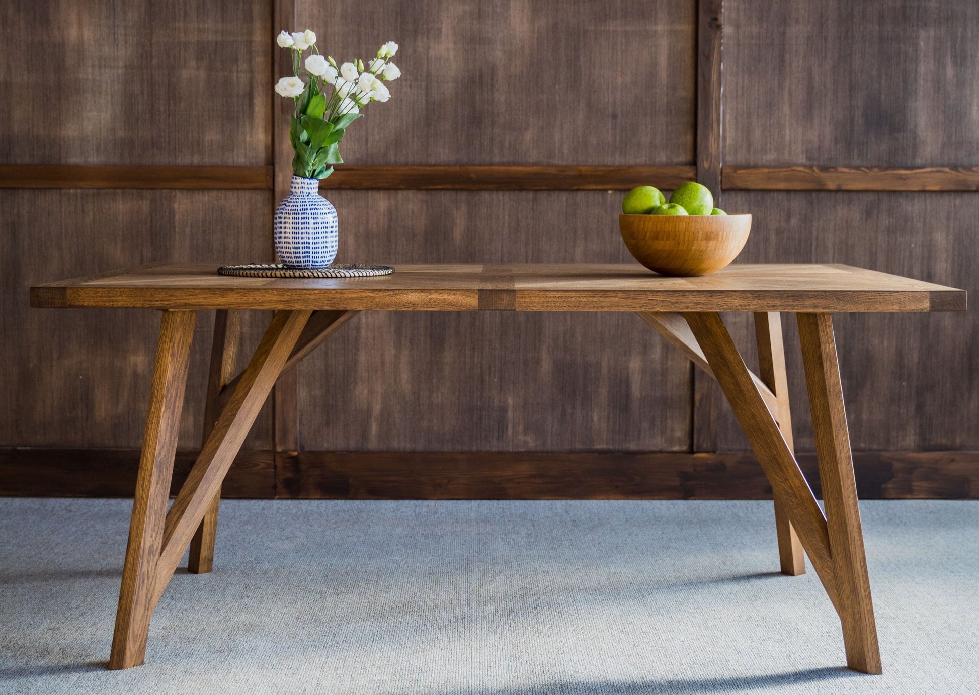 Alta spisebord er robust, elegant og stilig.