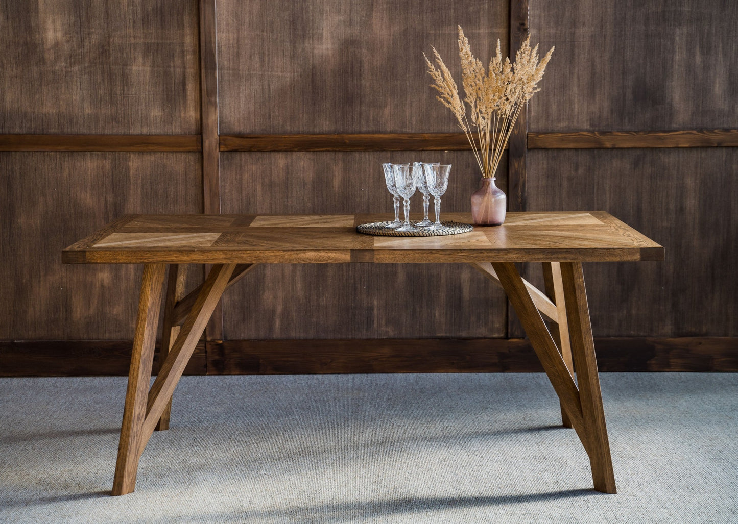 Spisebordet Alta er robust, elegant og stilig.
