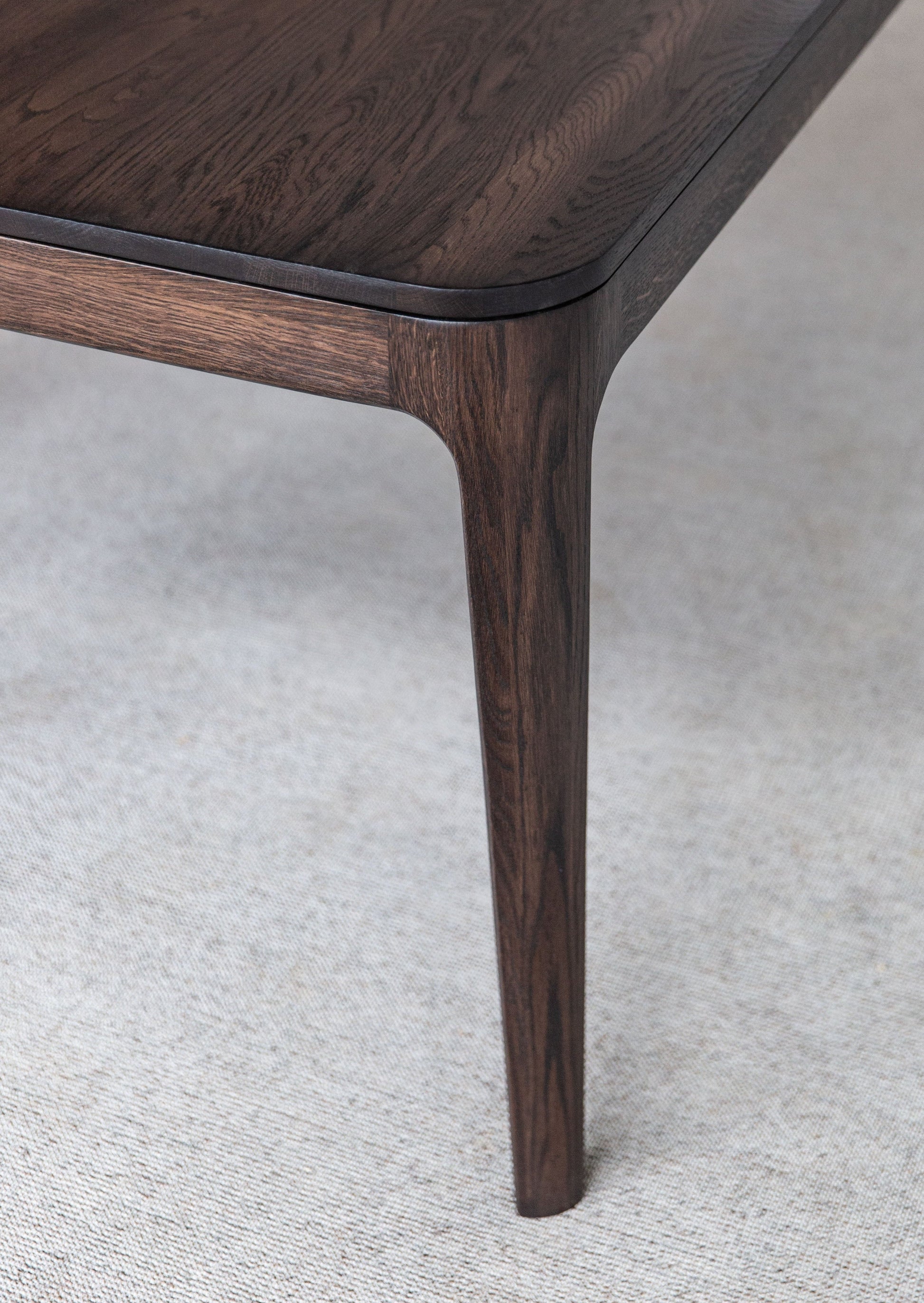 Spisebord Geilo - eksklusivt og elegant spisebord i høyeste kvalitet eik